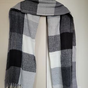 NWOT Plaid Scarf